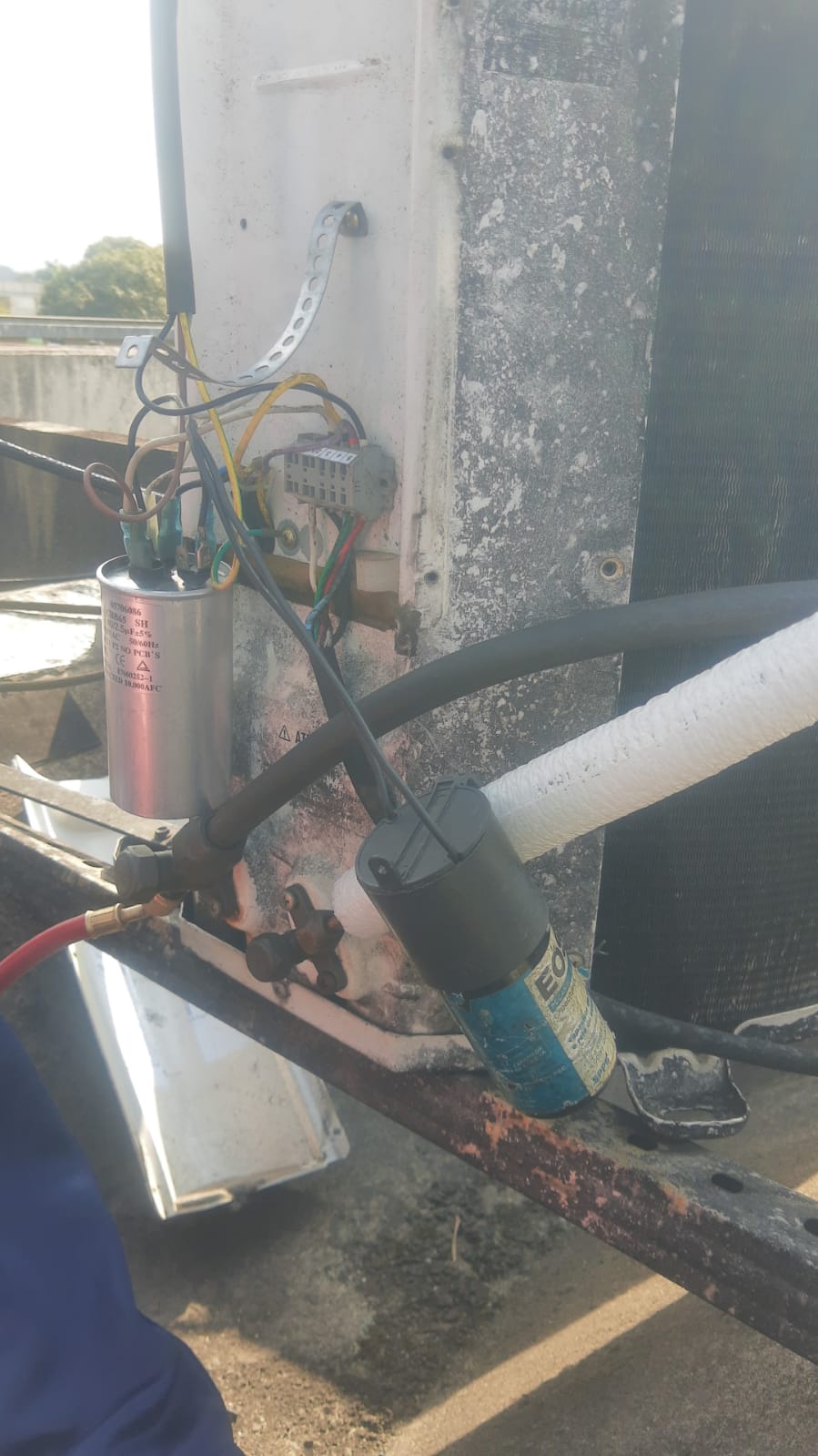 Reparo técnico em unidade externa — Air Prime